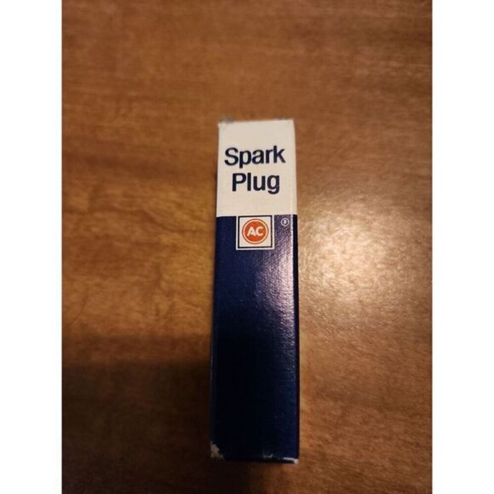 vintage AC spark plug R44LTS‎ with Box